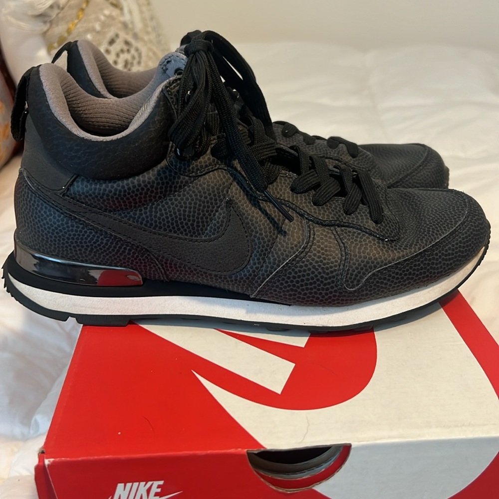 Nike internationalist leather sneakers